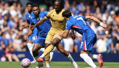 记者：关于埃泽交易的付款结构，水晶宫尚未与热刺真正达成一致